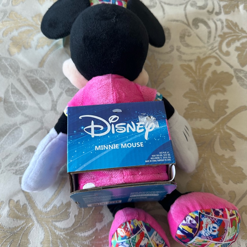Minnie Mouse - Picture 5 of 5
